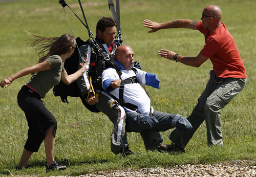 [JPG] 2008-10-01-parachute