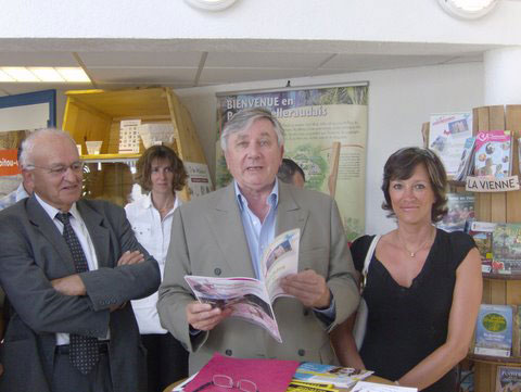 [JPG] 2008-08-05-OfficeTourisme
